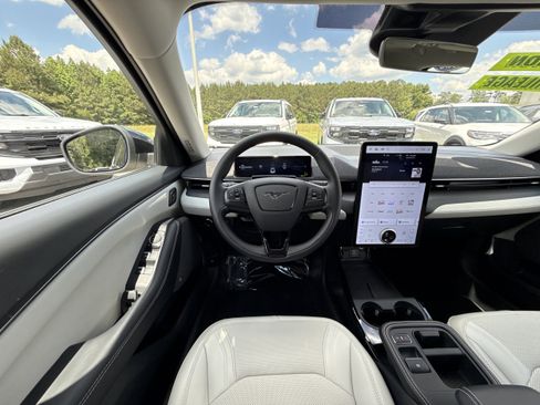 Used 2025 Ford Mustang Mach-E Premium RWD image 12