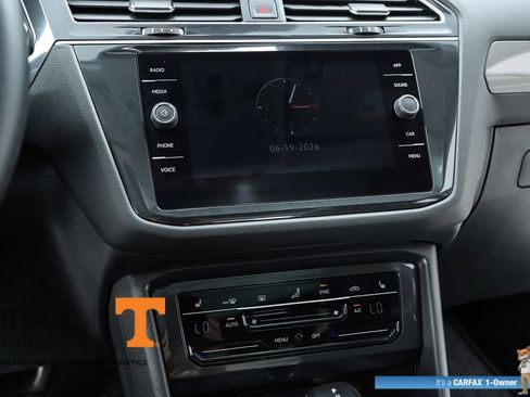 Used 2024 Volkswagen Tiguan SE w/ Panoramic Sunroof Package FWD image 25