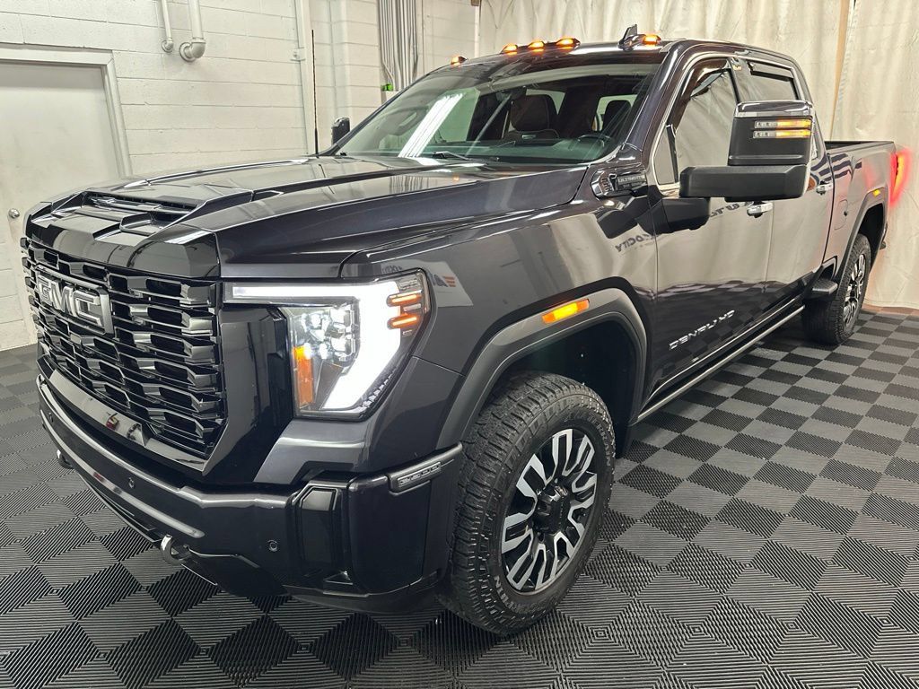 Used 2025 GMC Sierra 2500 Denali Ultimate AWD/4WD image 4