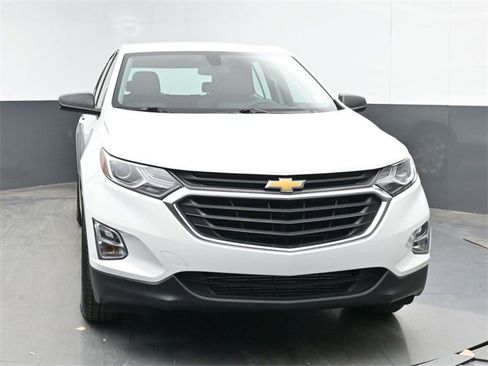 Used 2018 Chevrolet Equinox LS image 3