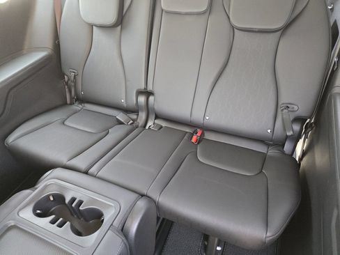 New 2026 Kia Carnival SX w/ SX Dark Edition Package FWD image 21