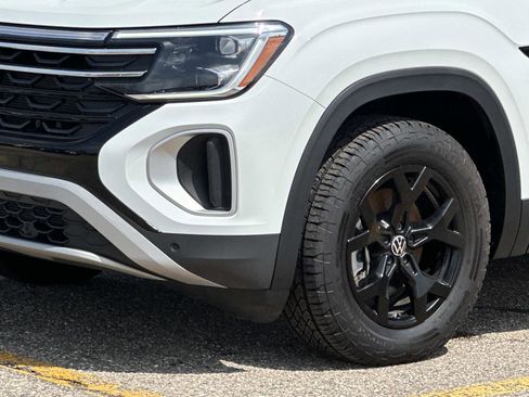 Used 2025 Volkswagen Atlas Peak Edition SE AWD/4WD image 7