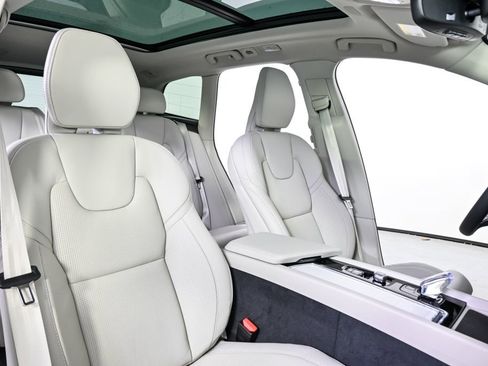 Used 2026 Volvo XC60 B5 Ultra w/ Climate Package image 24