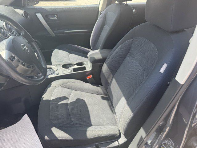 Used 2014 Nissan Rogue S w/ Convenience Package AWD/4WD image 9