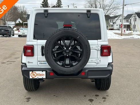 Used 2025 Jeep Wrangler Unlimited Sahara AWD/4WD image 7