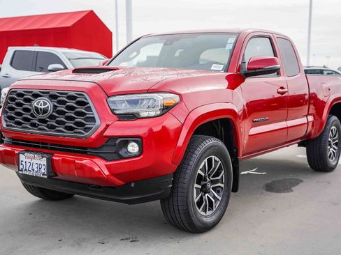 Certified 2022 Toyota Tacoma TRD Sport image 3