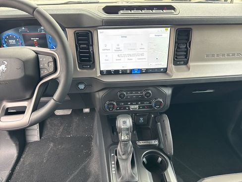 New 2025 Ford Bronco Outer Banks w/ Sasquatch Package image 27