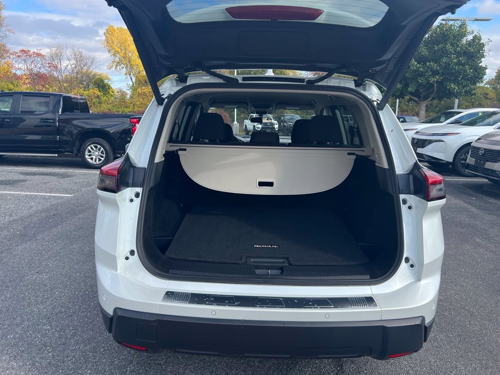 Certified 2025 Nissan Rogue SV AWD/4WD image 32