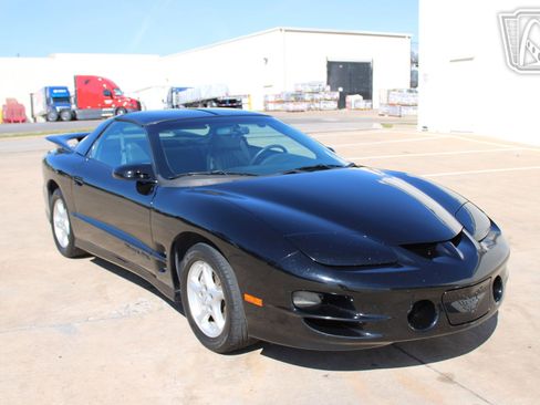 Used 1999 Pontiac Firebird Formula w/ Security Pkg RWD image 2