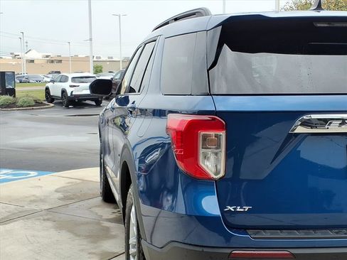Used 2022 Ford Explorer XLT image 23