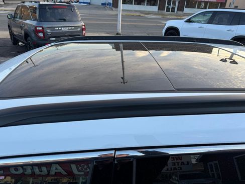 Used 2024 Jeep Compass Latitude w/ Sun and Sound Group image 11