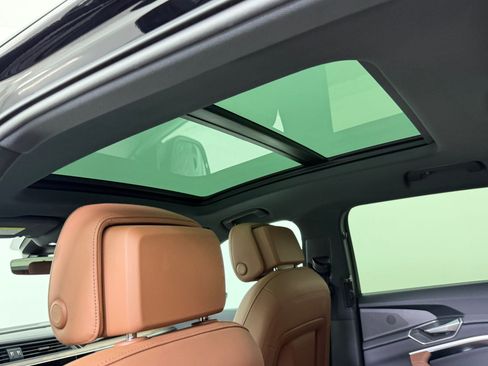 Used 2022 Audi e-tron Premium Plus w/ Premium Plus Package image 17