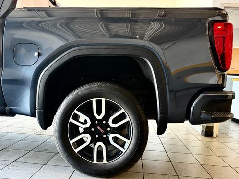 Used 2021 GMC Sierra 1500 AT4 w/ AT4 Value Package AWD/4WD image 11
