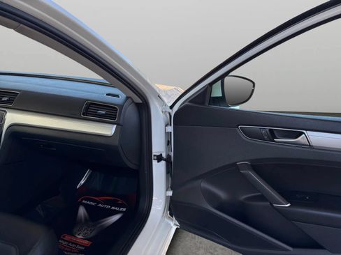 Used 2019 Volkswagen Passat 2.0T Wolfsburg w/ Wheels & Sunroof Package FWD image 19