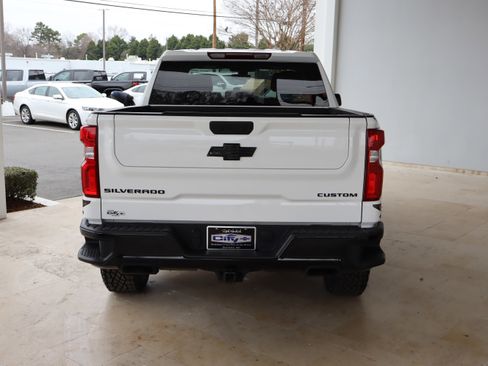 Used 2022 Chevrolet Silverado 1500 Custom Trail Boss w/ Realtree Special Edition image 9