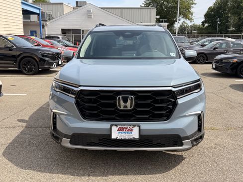 Used 2023 Honda Pilot Touring image 2