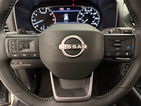 Used 2026 Nissan Rogue SV AWD/4WD image 9