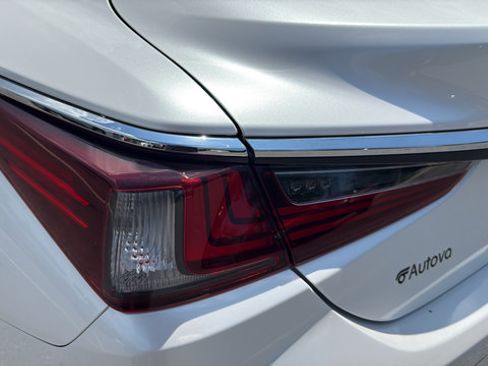 Used 2021 Lexus ES 350 w/ Accessory Package FWD image 11