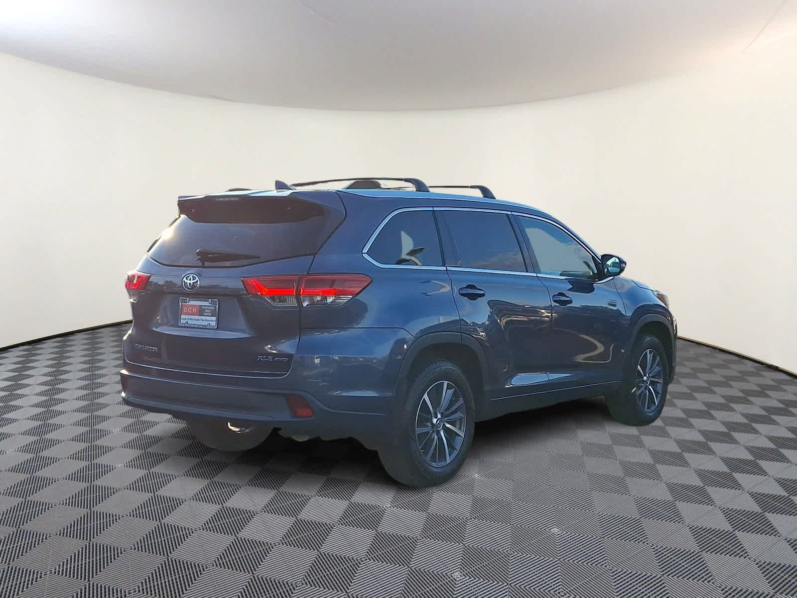 Used 2018 Toyota Highlander XLE AWD/4WD image 5