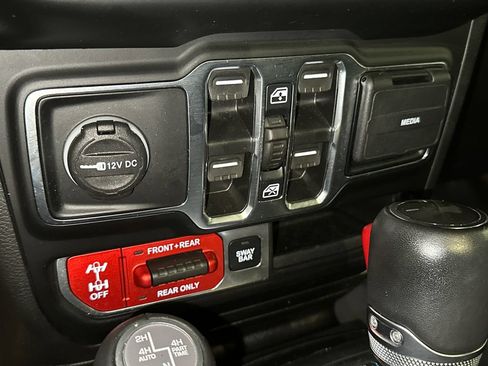 Used 2022 Jeep Wrangler Unlimited Rubicon 4xe w/ Cold Weather Group AWD/4WD image 30