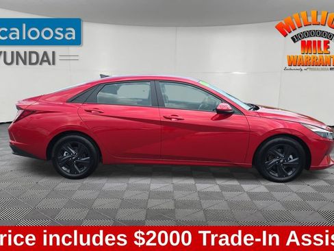 Used 2023 Hyundai Elantra SEL FWD image 9