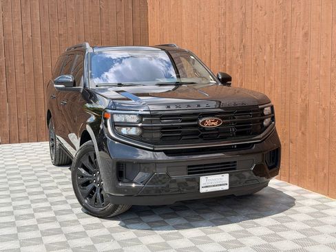 Used 2025 Ford Expedition Platinum w/ Stealth Appearance Package AWD/4WD image 13