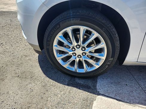 Used 2018 Buick Enclave Premium w/ Experience Buick Package FWD image 39