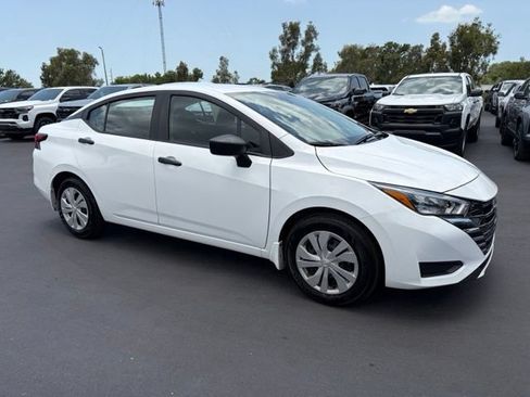 Used 2025 Nissan Versa S w/ Trunk Package FWD image 1