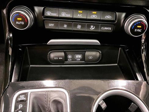 Used 2018 Kia Stinger Premium AWD/4WD image 16