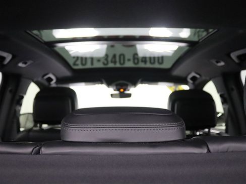 Used 2022 Porsche Macan AWD/4WD image 15