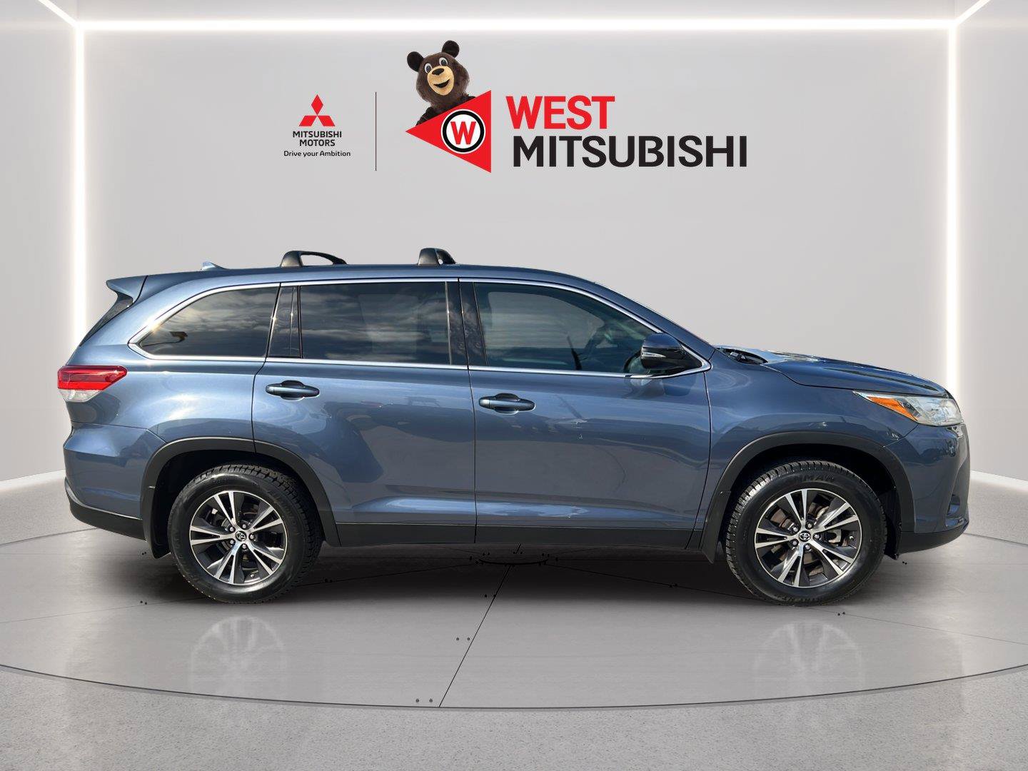Used 2019 Toyota Highlander Plus AWD/4WD image 6