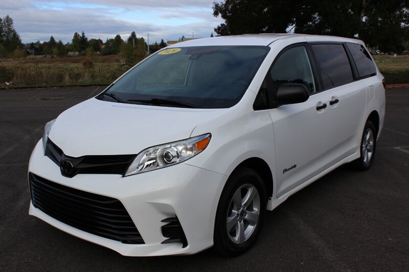 Used 2020 Toyota Sienna L FWD image 2