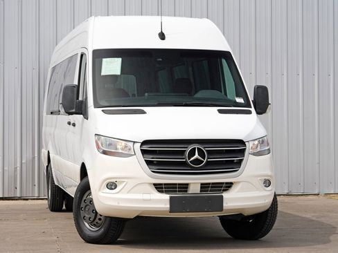 Used 2020 Mercedes-Benz Sprinter 3500 w/ Windows All Around Package image 4