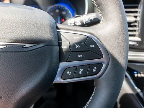 New 2027 Chrysler Pacifica Select FWD image 19
