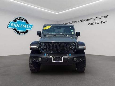 Used 2024 Jeep Wrangler Unlimited AWD/4WD image 2