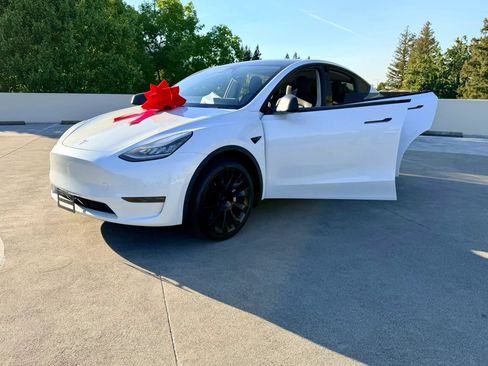 Used 2020 Tesla Model Y Long Range AWD/4WD image 45