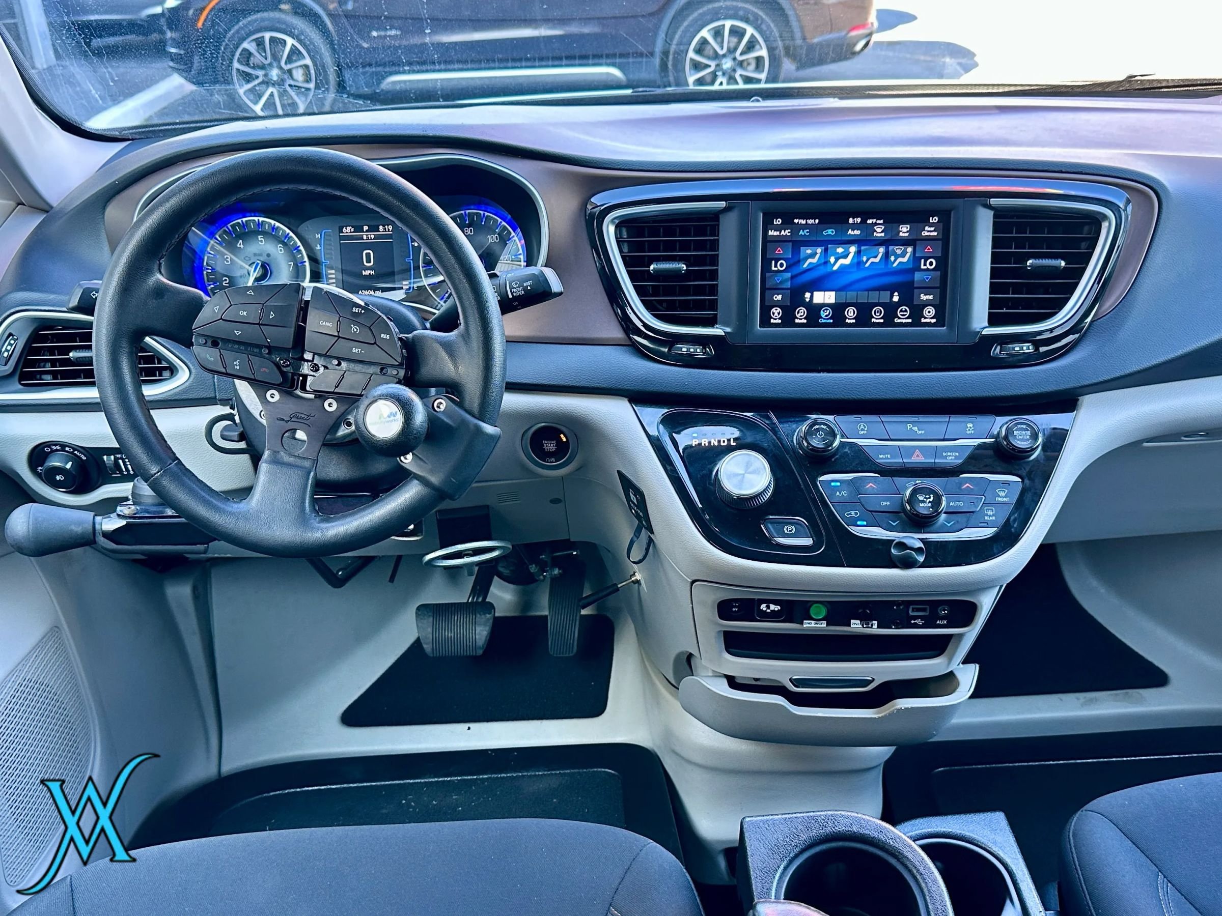 Used 2018 Chrysler Pacifica Touring Plus FWD image 21