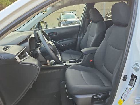 Certified 2025 Toyota Corolla Cross LE FWD image 14