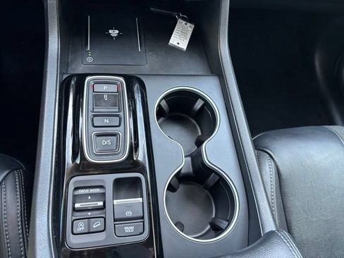 Certified 2025 Honda Pilot Touring image 19