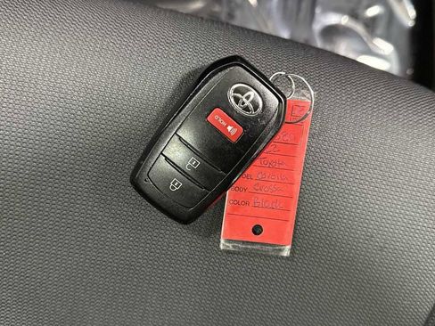 Certified 2022 Toyota Corolla Cross LE image 31