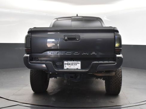 Used 2020 Toyota Tacoma TRD Off-Road image 6