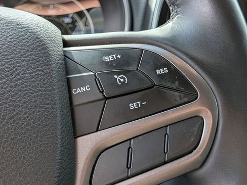 Used 2019 Jeep Cherokee Limited image 19