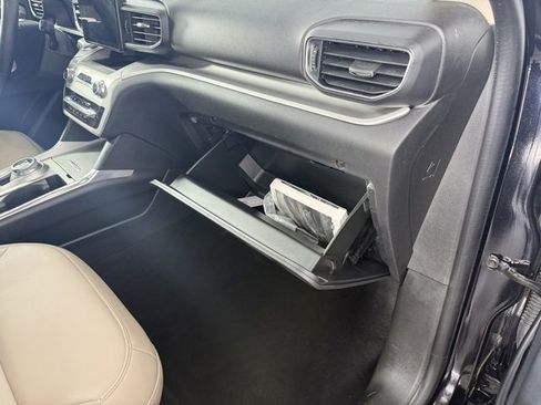 Used 2022 Ford Explorer XLT w/ Equipment Group 202A image 29