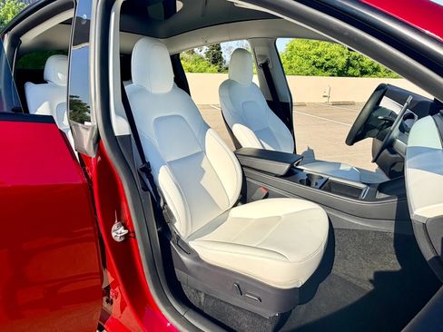 Used 2024 Tesla Model Y Long Range RWD image 24