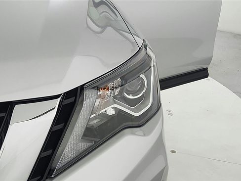 Certified 2020 Nissan Pathfinder S image 18