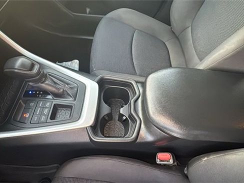 Used 2019 Toyota RAV4 LE image 19