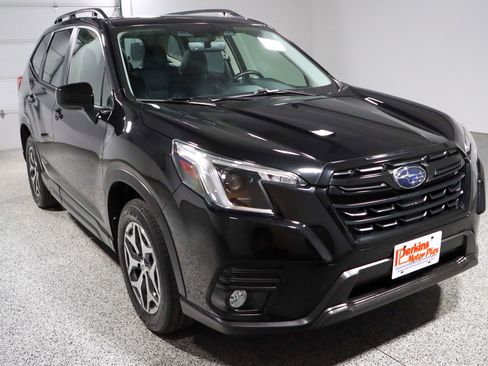 Used 2023 Subaru Forester Premium AWD/4WD image 5