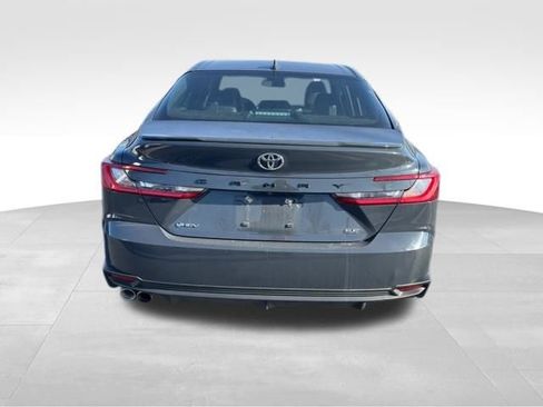 Used 2025 Toyota Camry SE image 6