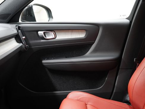 Used 2019 Volvo XC40 T5 Inscription image 30