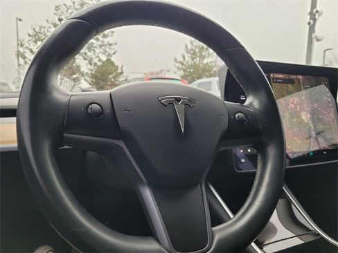 Used 2018 Tesla Model 3 Long Range image 19